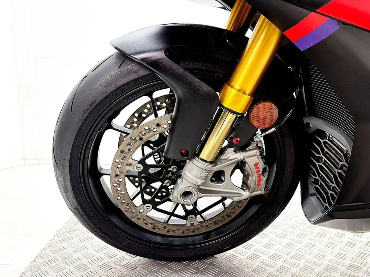 Aprilia RSV4 1100 Factory (2021 - 24) (12)