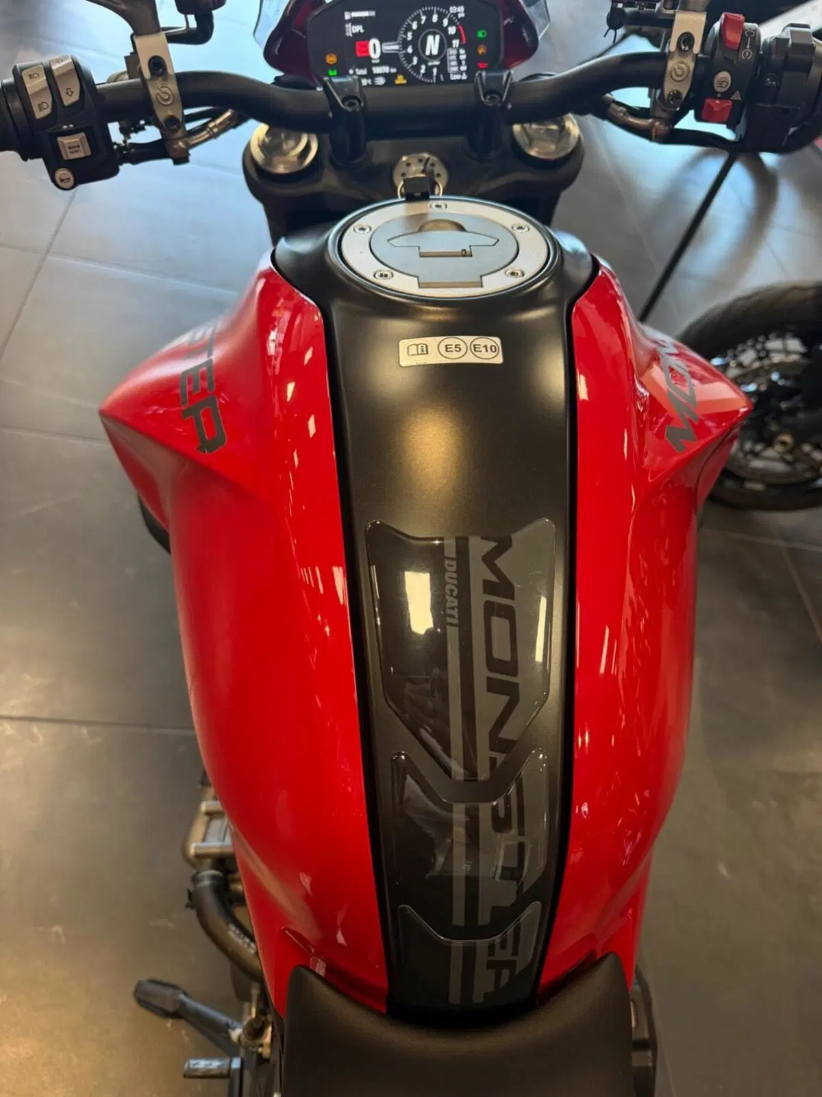 Ducati Monster 937 + (2021 - 25) (7)