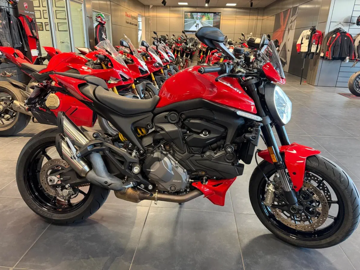 Ducati Monster 937 + (2021 - 25)