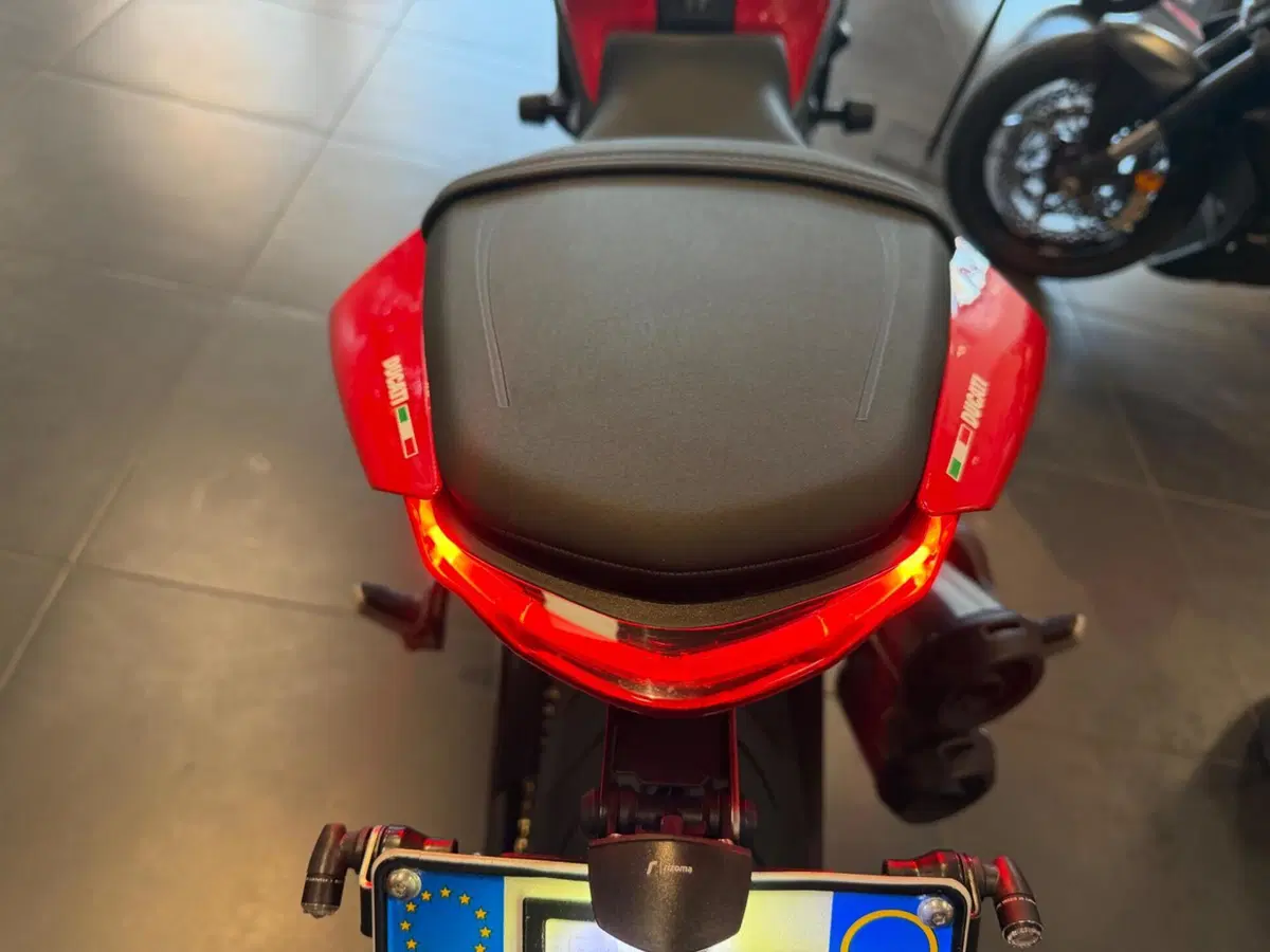 Ducati Monster 937 + (2021 - 25) (14)