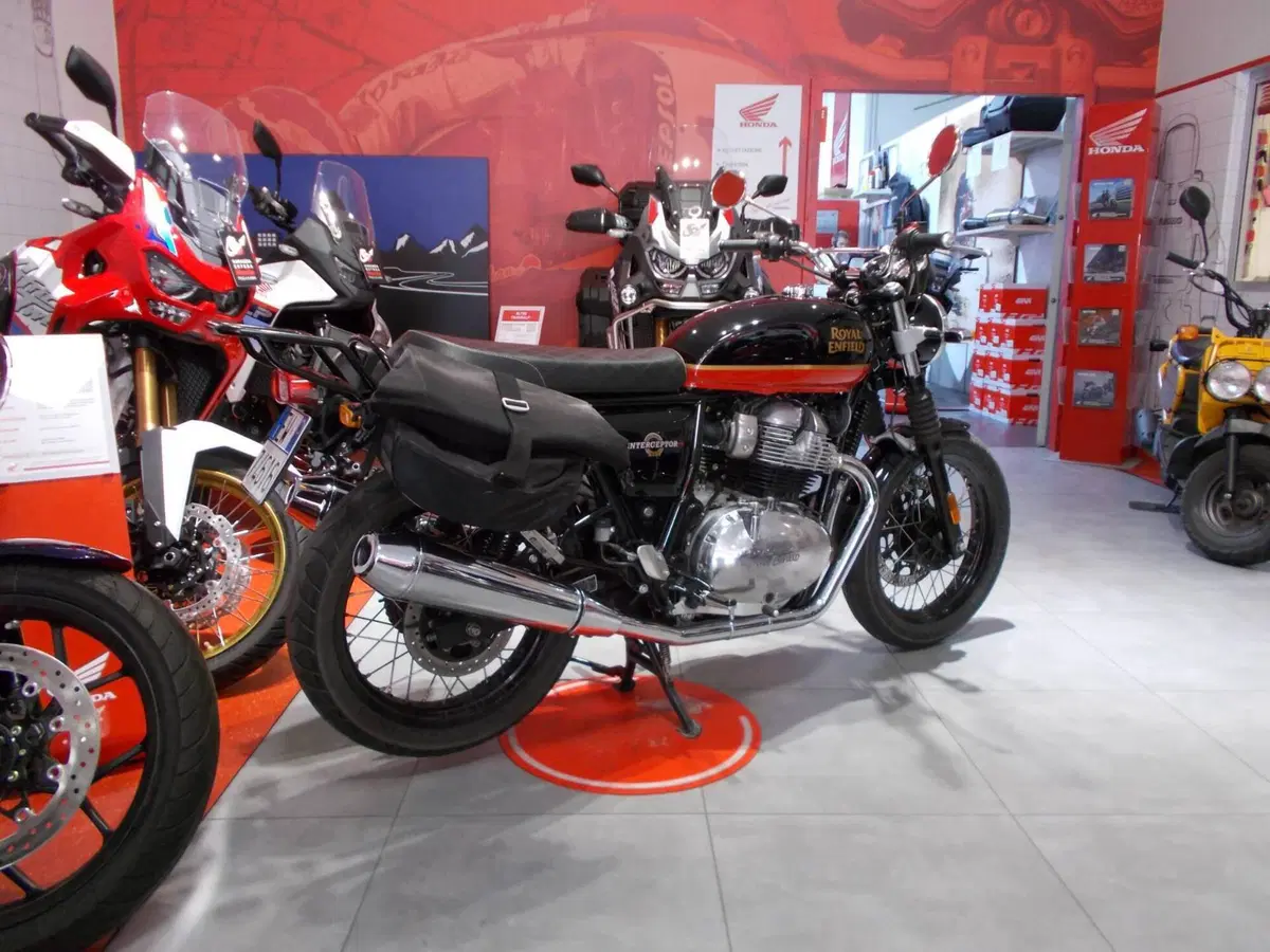 Royal Enfield Interceptor 650 (2021 - 26) (9)