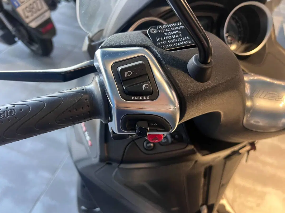 Piaggio Mp3 300 Hpe (2019 - 20) (12)