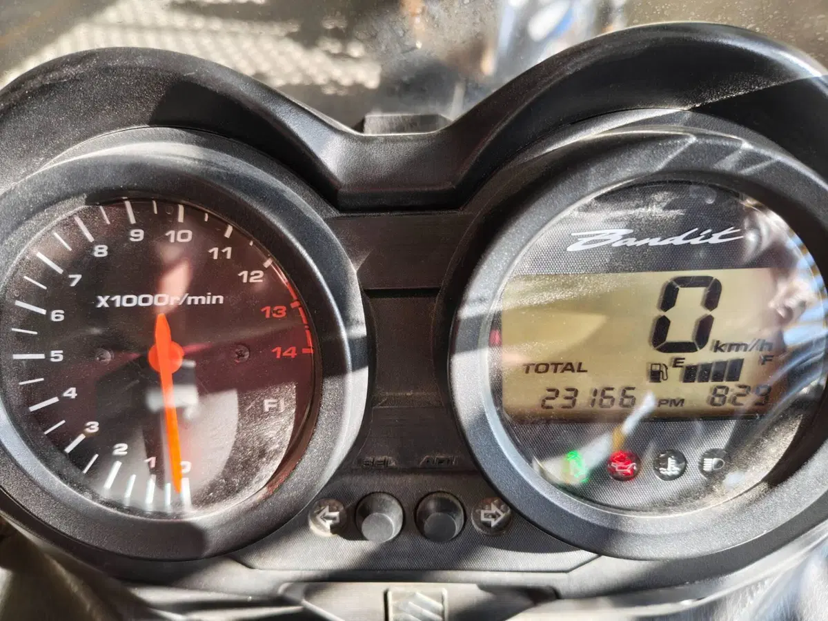 Suzuki GSF 650 Bandit S (2006 - 12) (3)