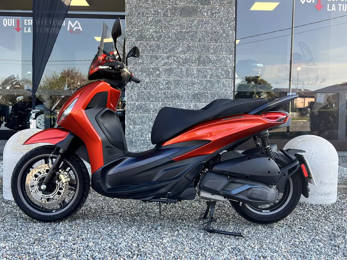 Piaggio Beverly 300 Hpe (2021) (4)