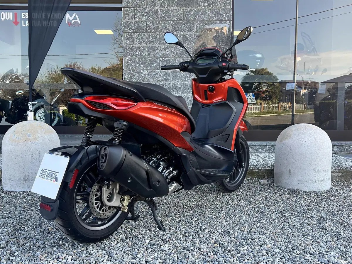 Piaggio Beverly 300 Hpe (2021) (6)