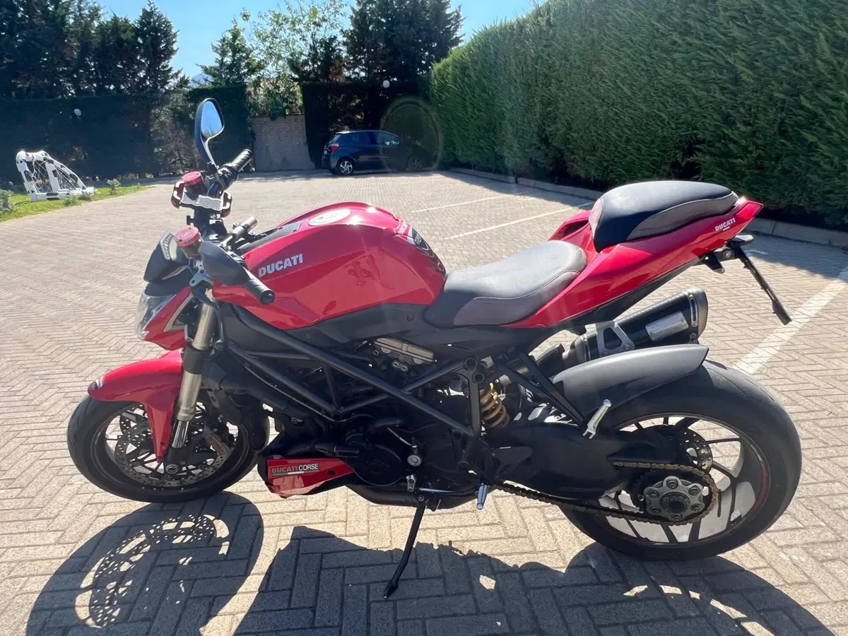Ducati Streetfighter (2009 - 12) (4)