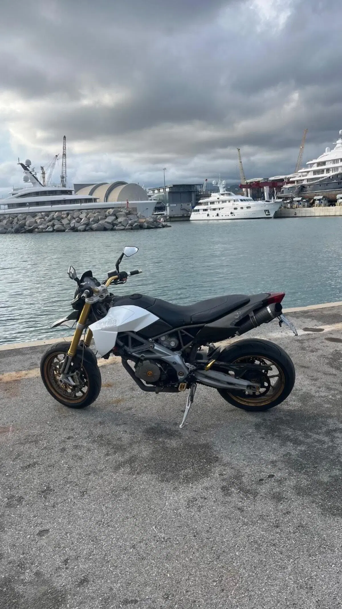 Aprilia Dorsoduro 750 Factory (2010 - 13)