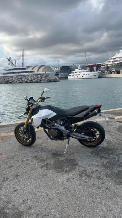 Aprilia Dorsoduro 750 Factory (2010 - 13) usata