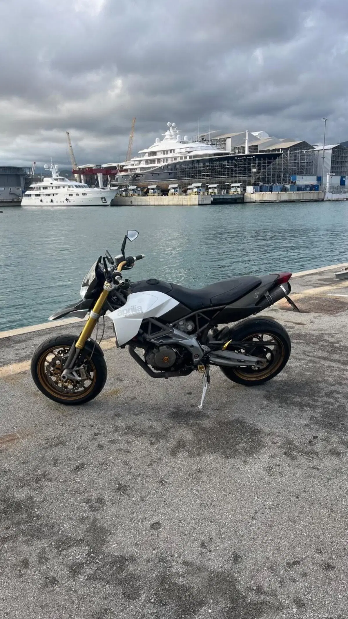 Aprilia Dorsoduro 750 Factory (2010 - 13) (2)