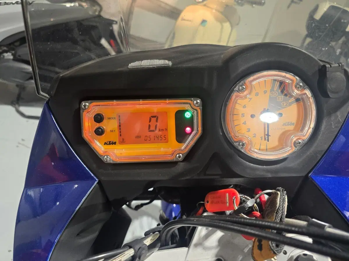 KTM 990 Adventure (2006 - 08) (4)