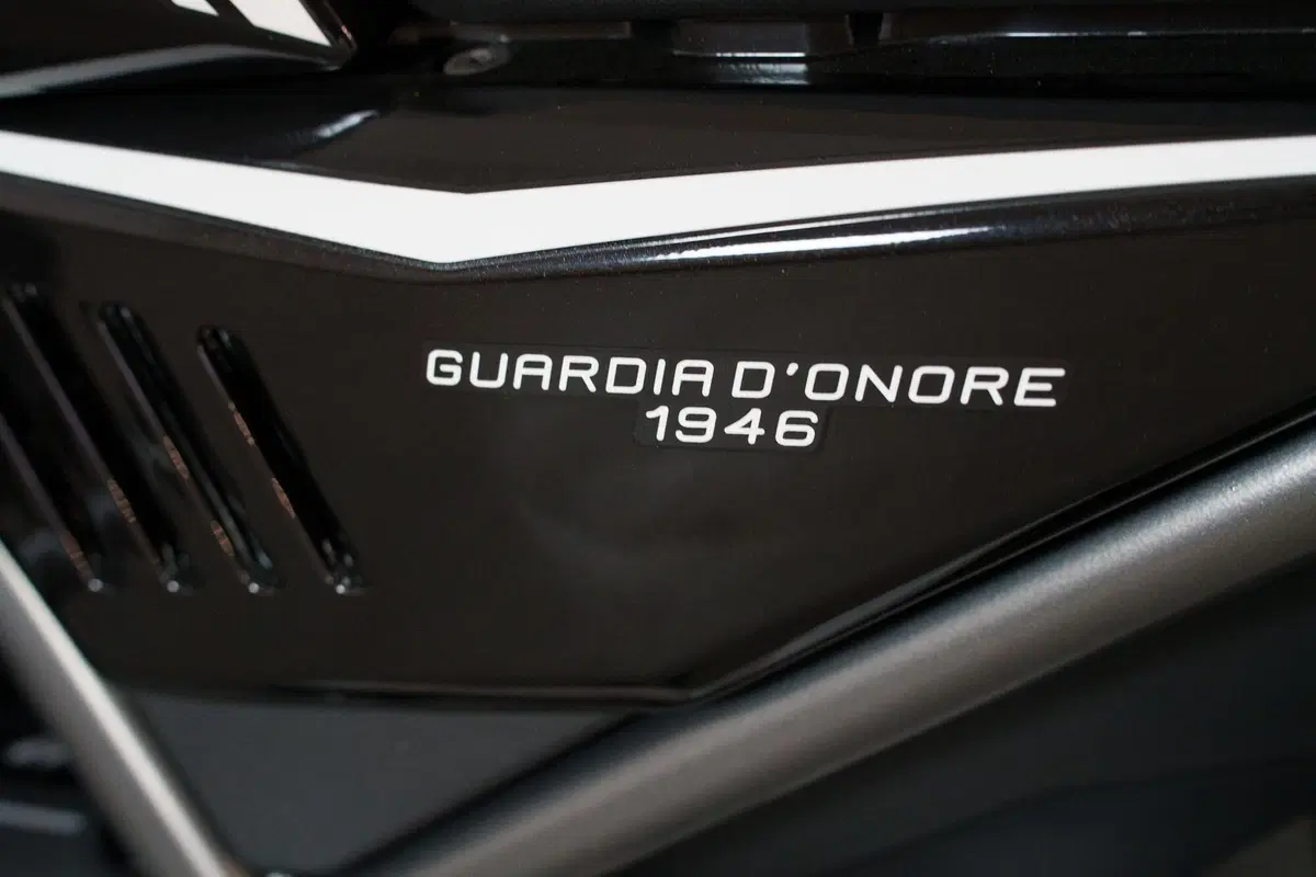 Moto Guzzi V85 TT Guardia d'Onore (2022 - 23) (5)
