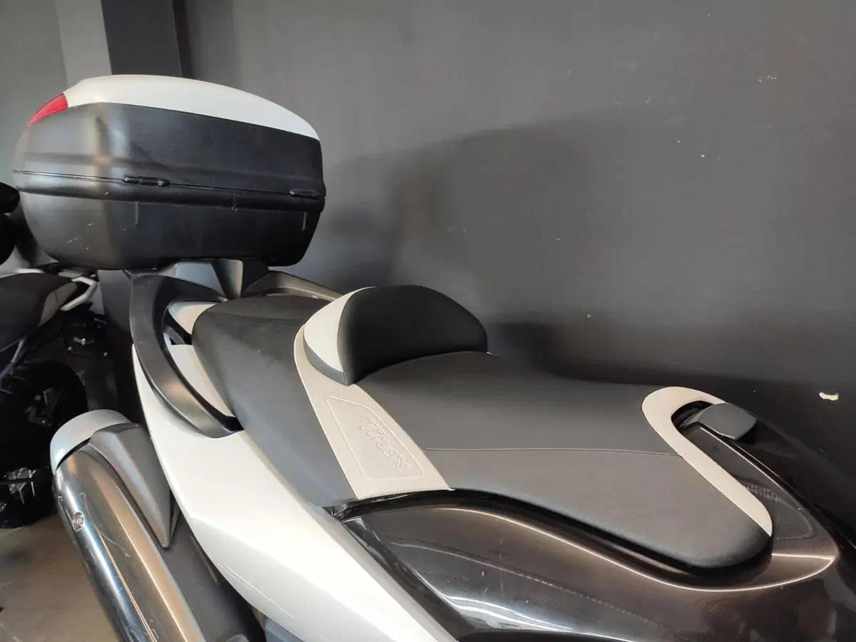 Yamaha T-Max 500 White Max (2010 - 11) (6)