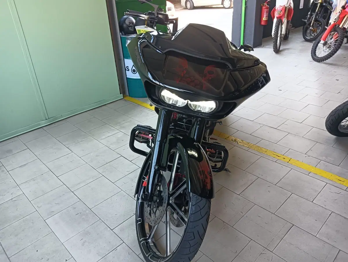 Harley-Davidson 1690 Street Glide (2011 - 13) - FLHX (3)