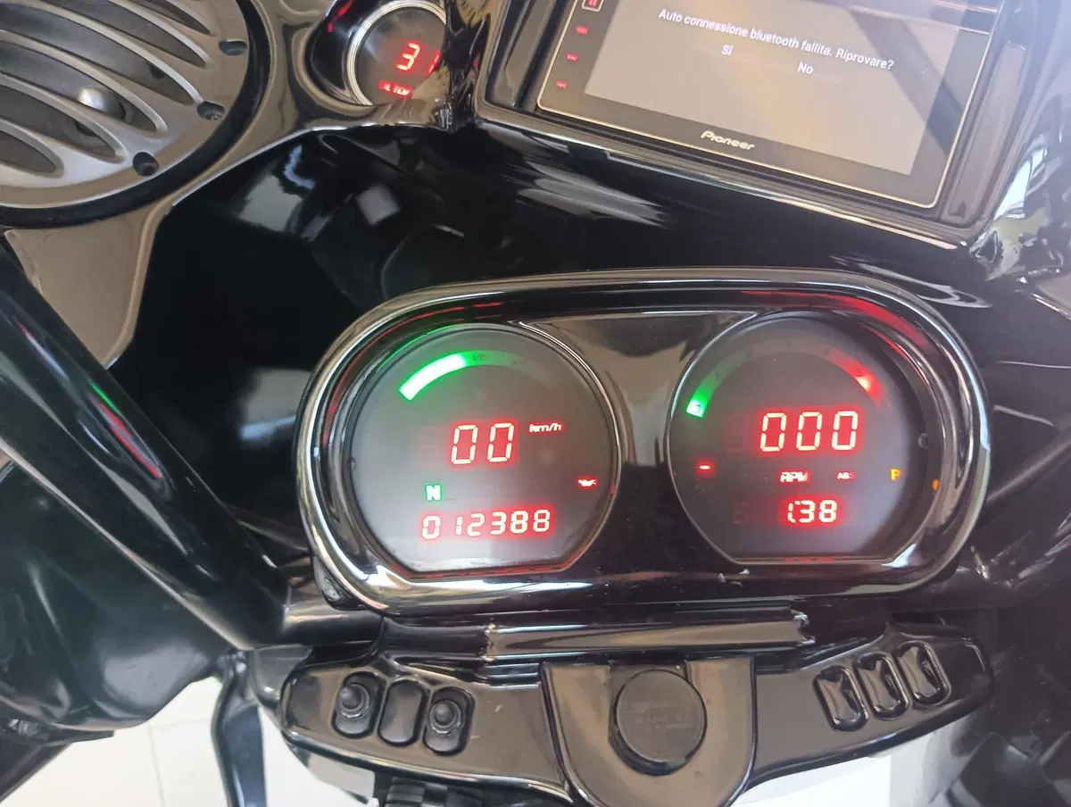 Harley-Davidson 1690 Street Glide (2011 - 13) - FLHX (4)
