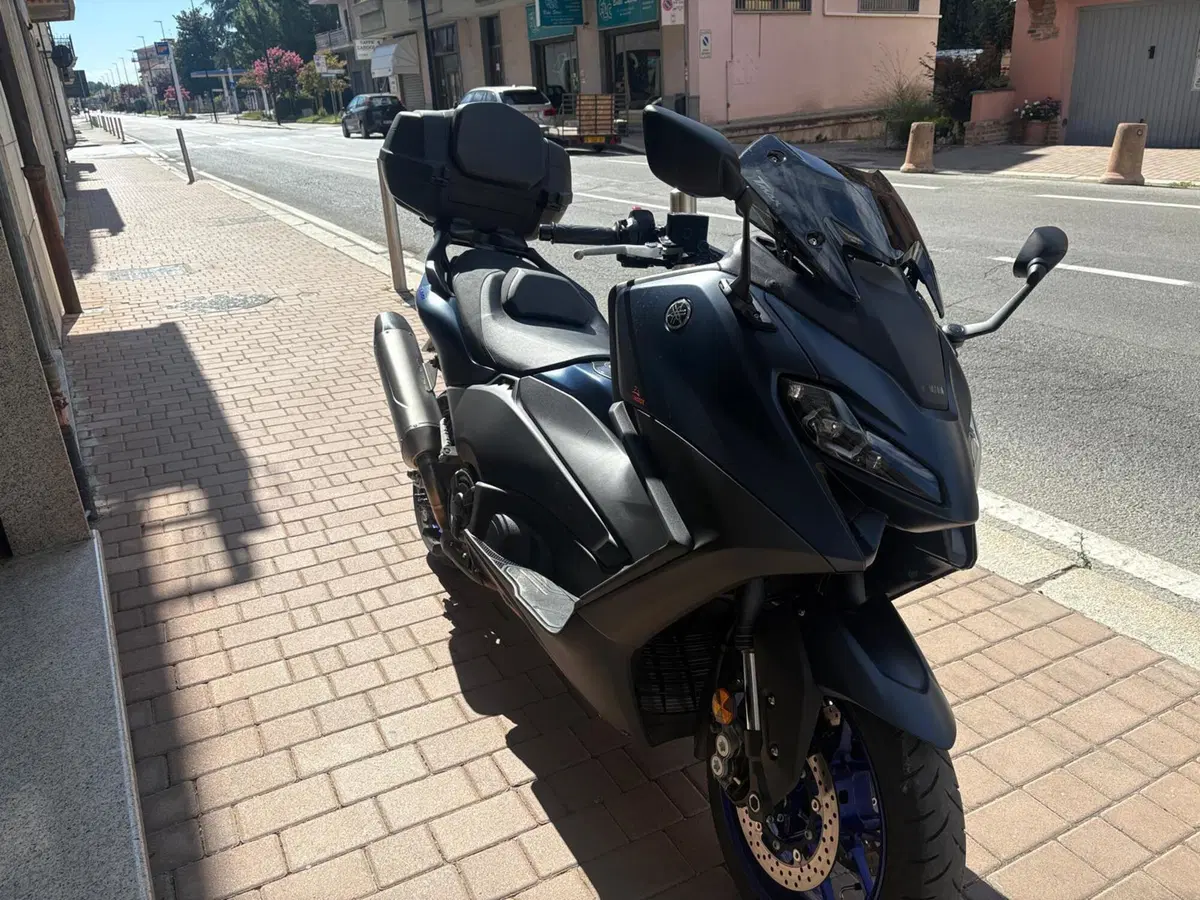 Yamaha T-Max 560 (2022 - 24) (2)