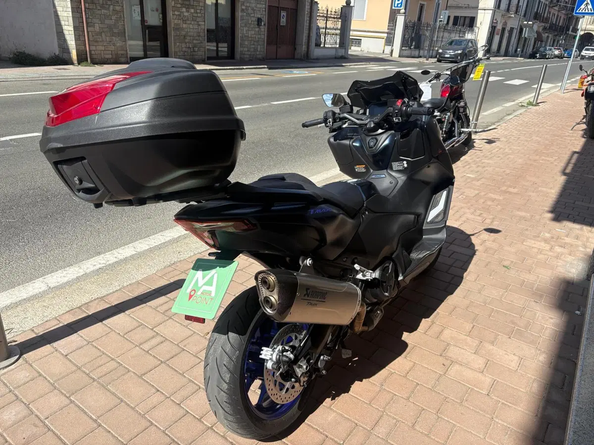 Yamaha T-Max 560 (2022 - 24) (4)