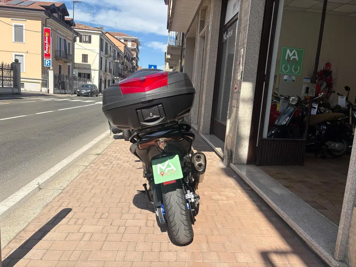 Yamaha T-Max 560 (2022 - 24) (8)