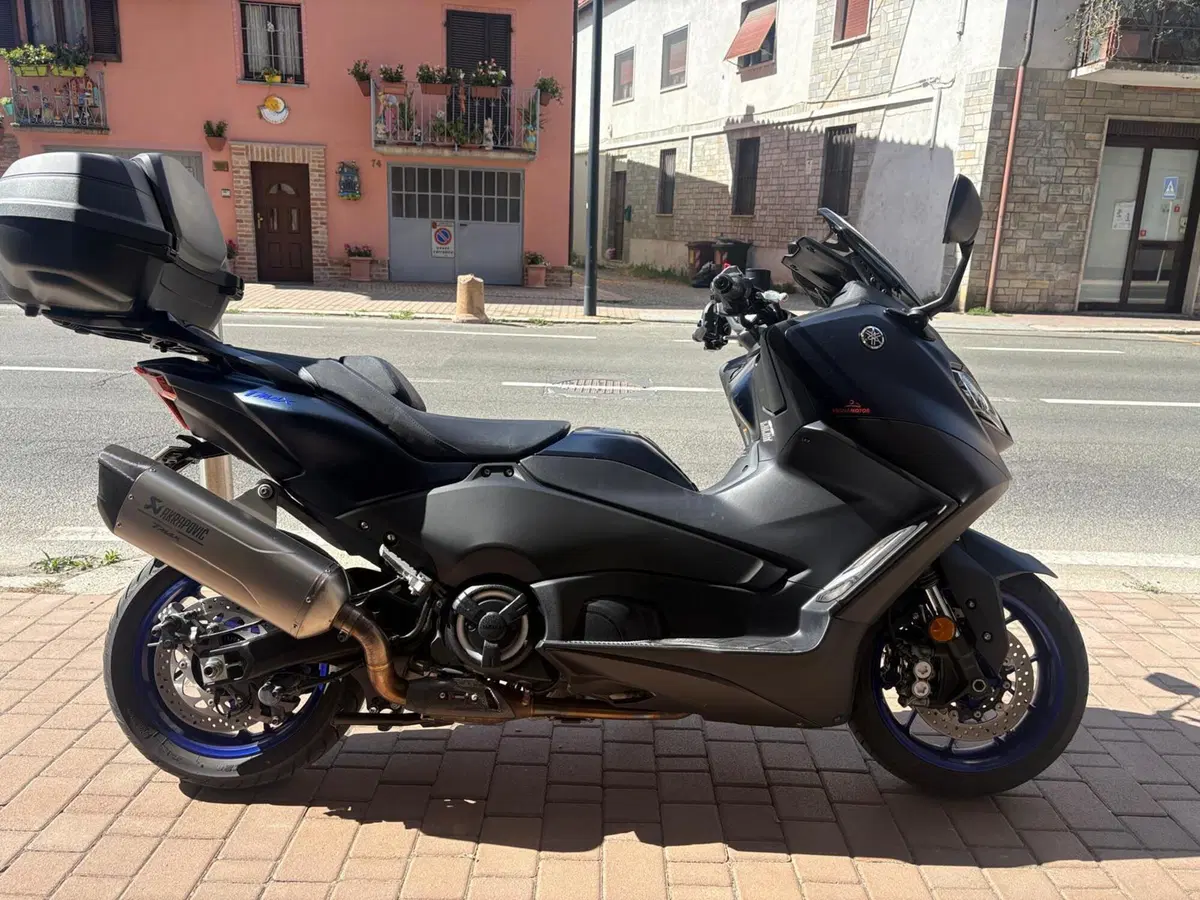 Yamaha T-Max 560 (2022 - 24) (9)
