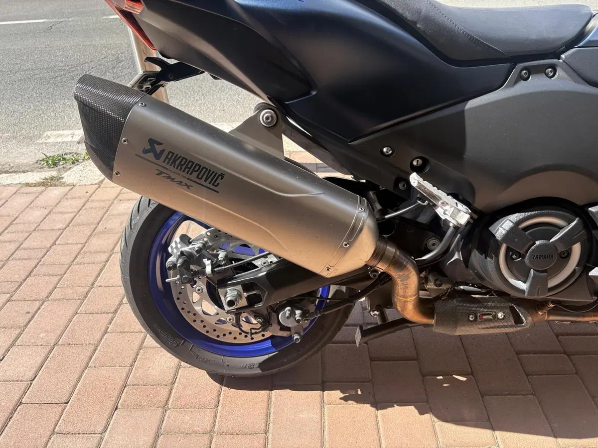 Yamaha T-Max 560 (2022 - 24) (11)