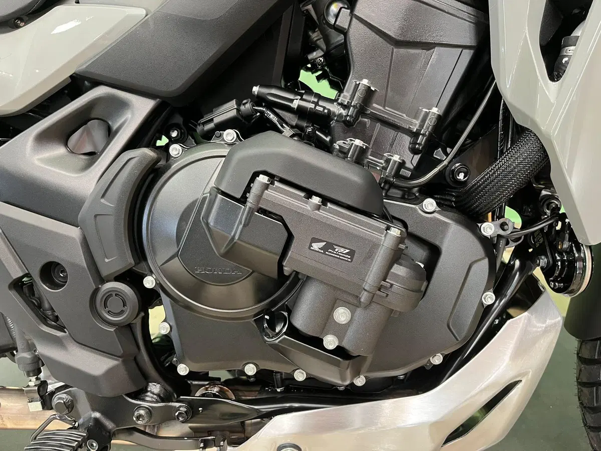 Honda Transalp XL750 (2026) (8)