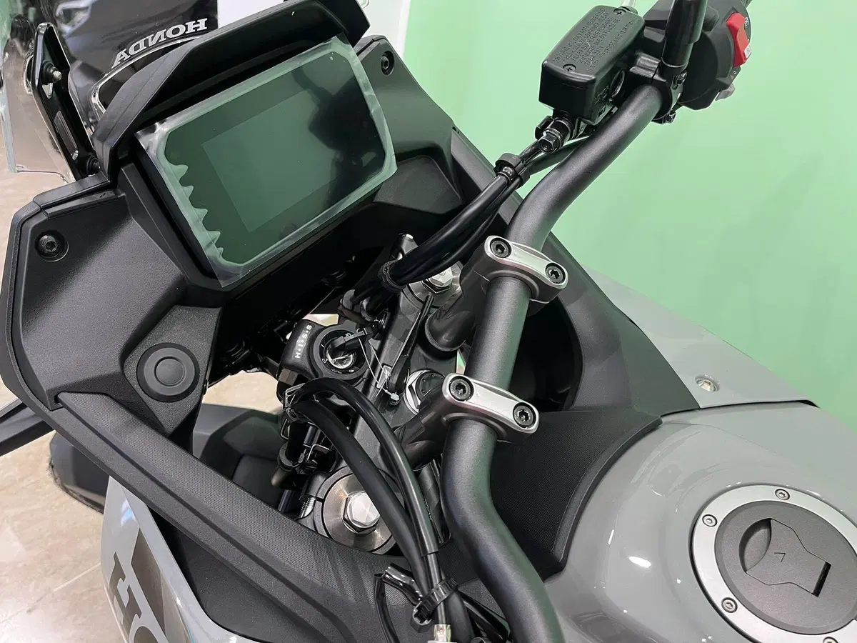 Honda Transalp XL750 (2026) (9)