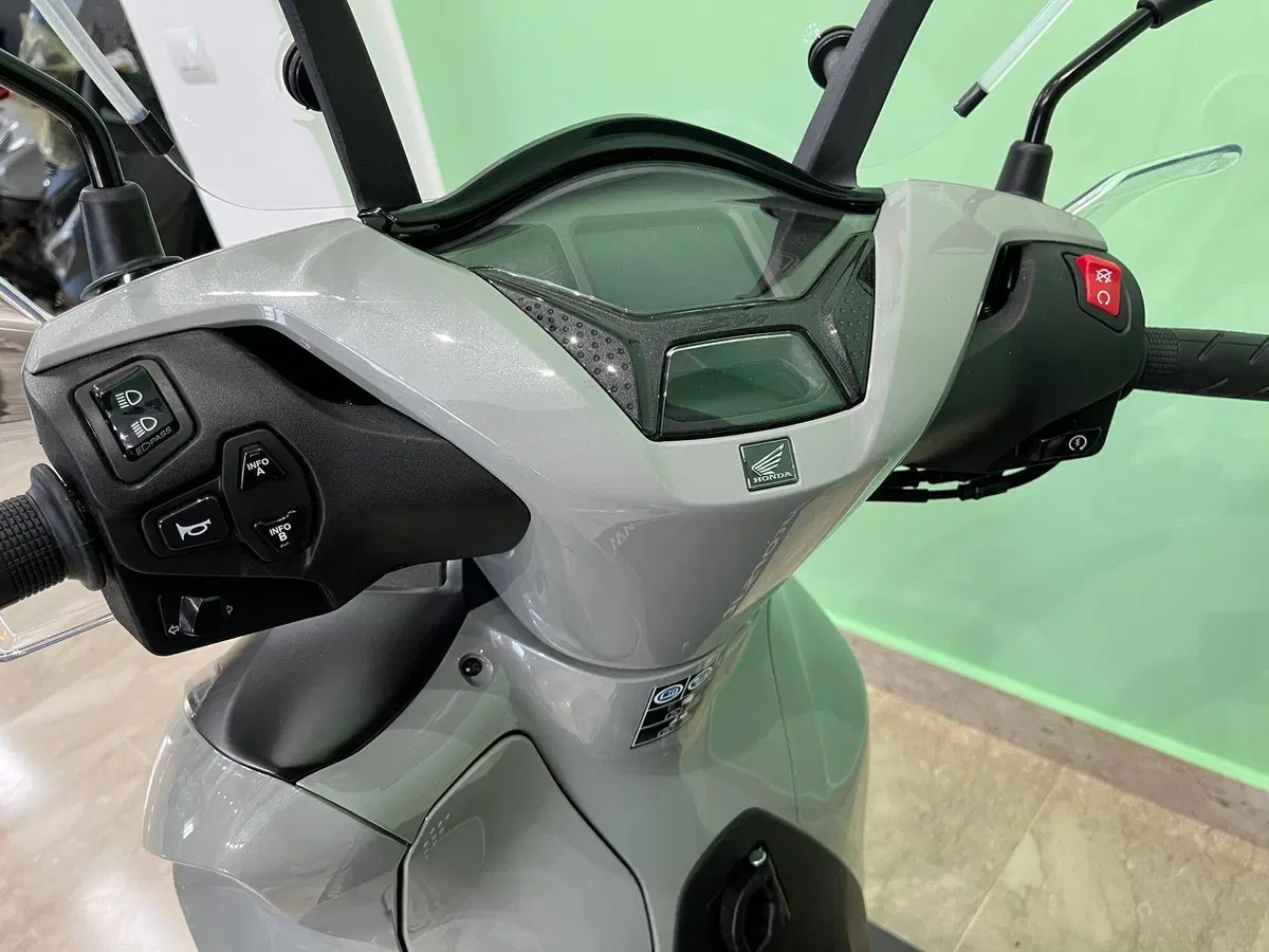 Honda SH 350i Sport (2025 - 26) (8)