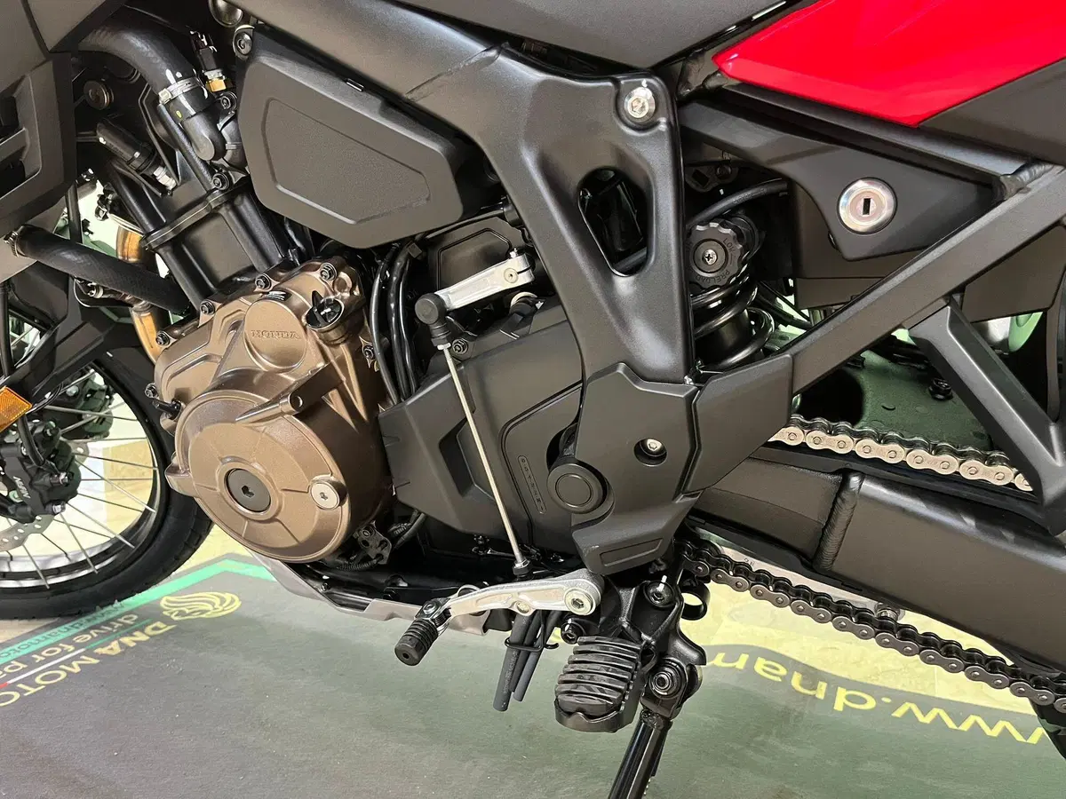 Honda Africa Twin CRF 1100L (2024 - 26) (9)