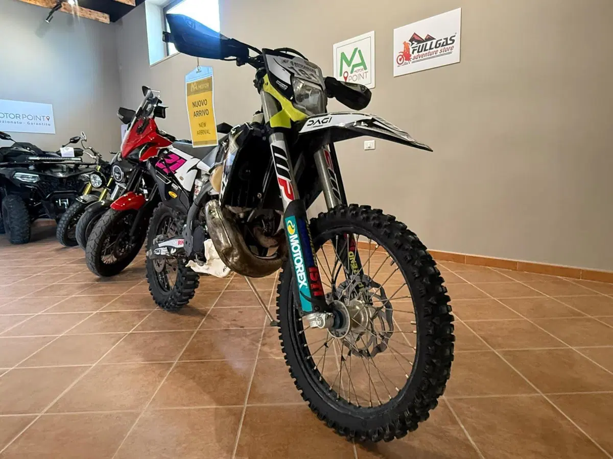 Husqvarna TE 300i (2022) (2)