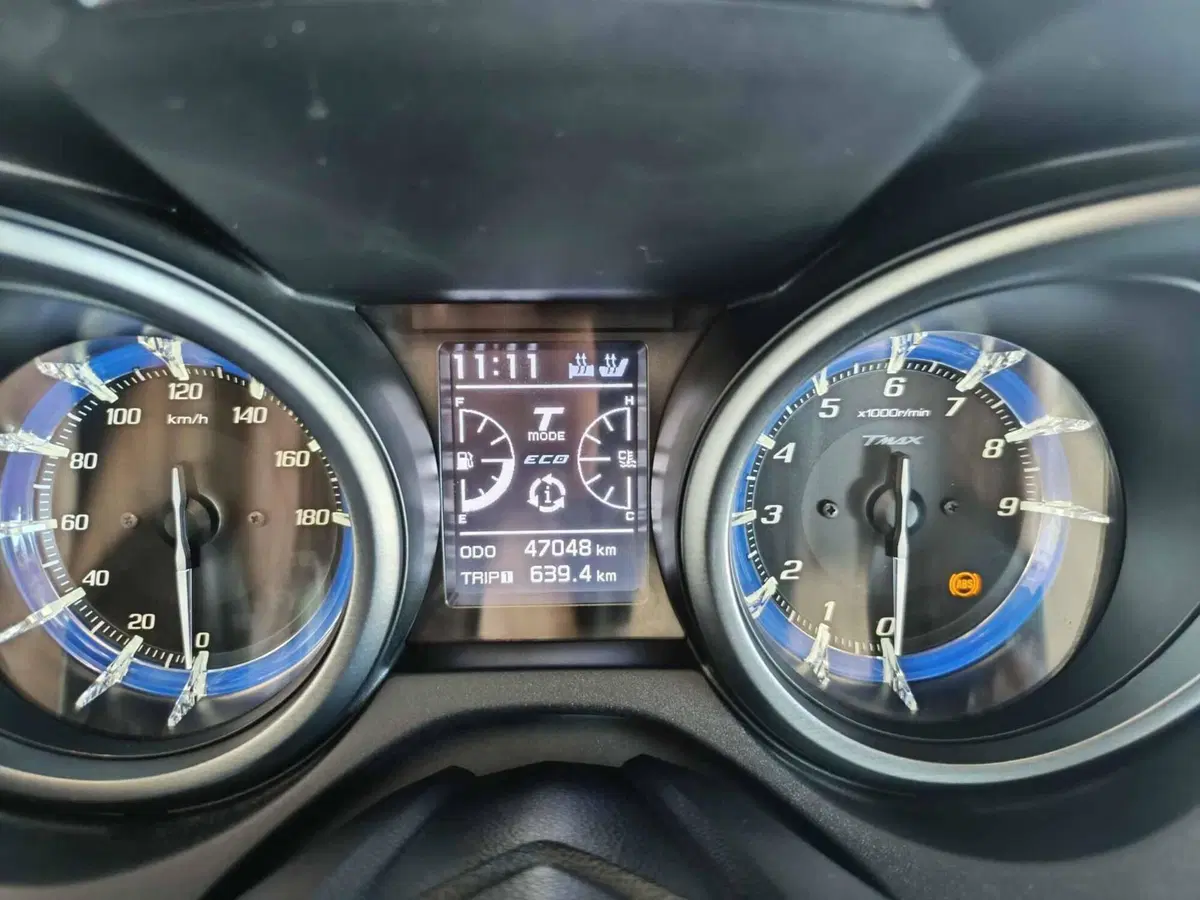 Yamaha T-Max 560 Tech Max (2020) (4)
