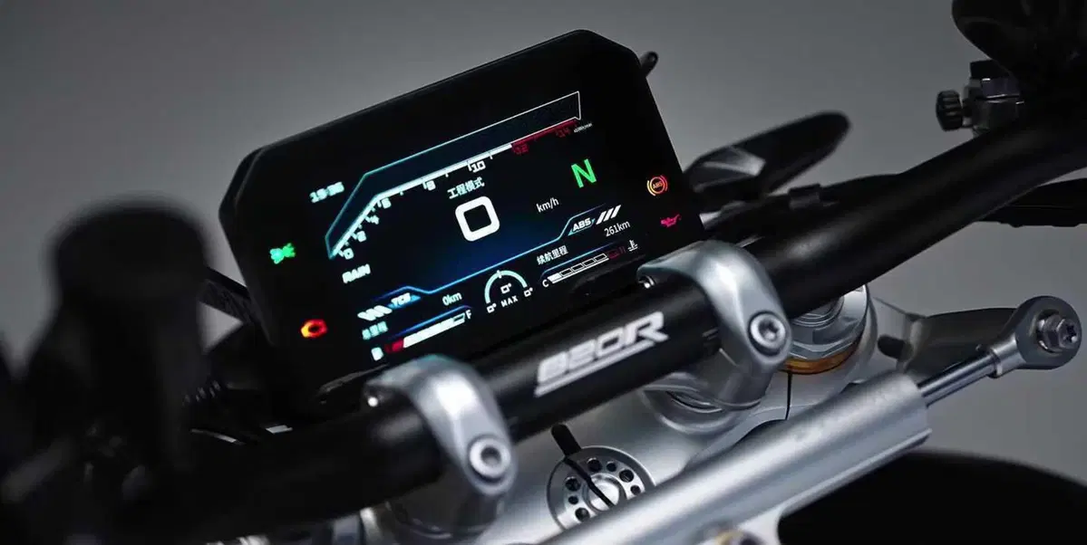 ZXMoto 820R: ecco la nuda che farà tremare il mercato (2)