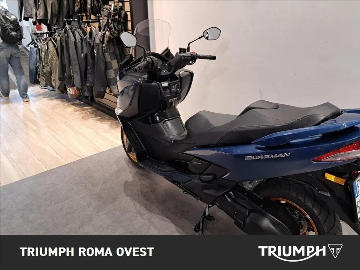 Suzuki Burgman 400 (2025 - 26) (5)