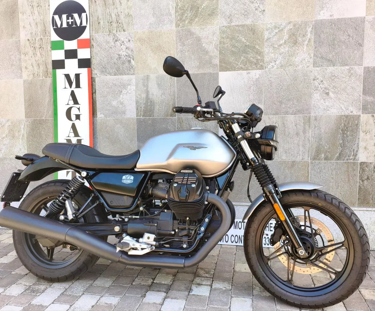 Moto Guzzi V7 Stone (2021 - 24) (3)
