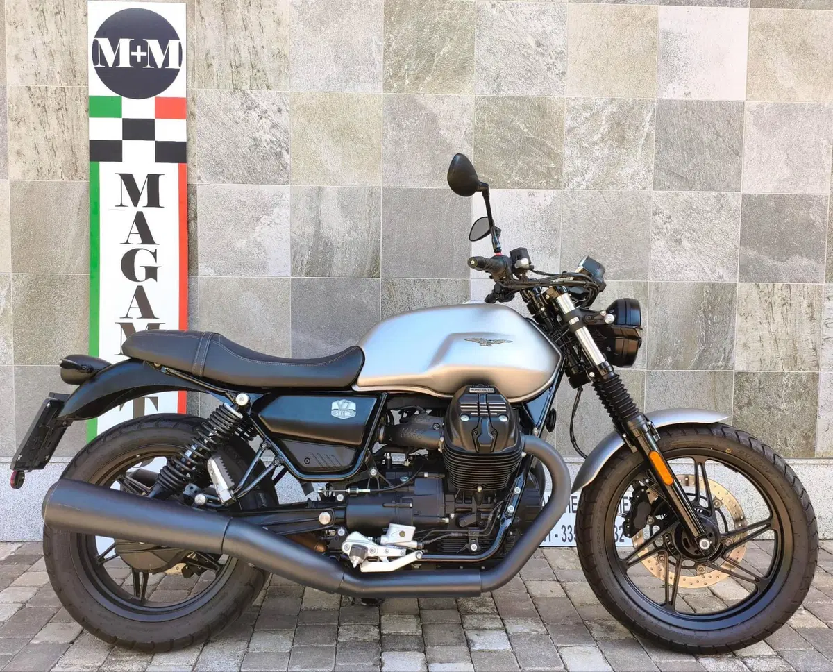 Moto Guzzi V7 Stone (2021 - 24) (4)