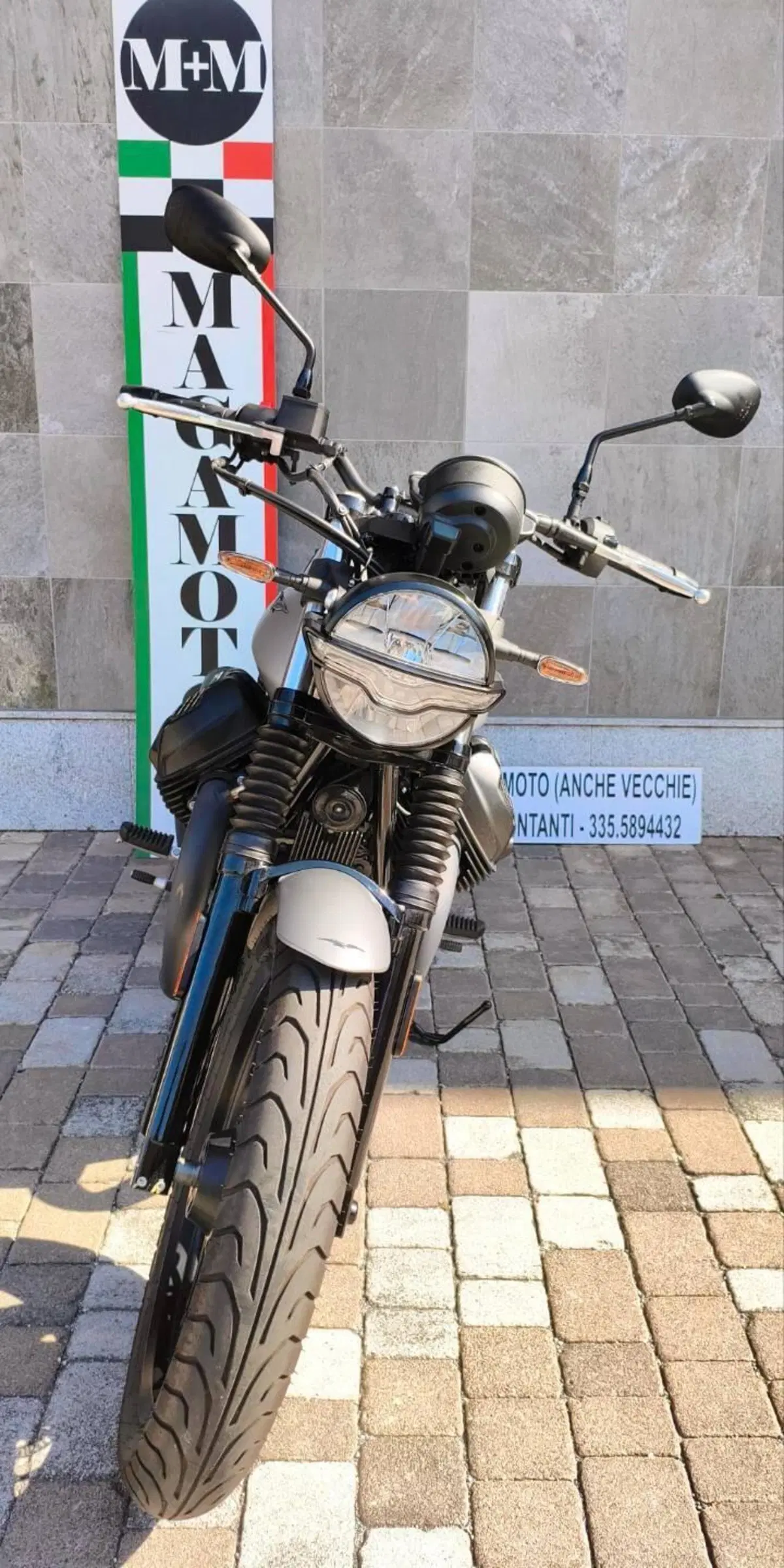Moto Guzzi V7 Stone (2021 - 24) (6)