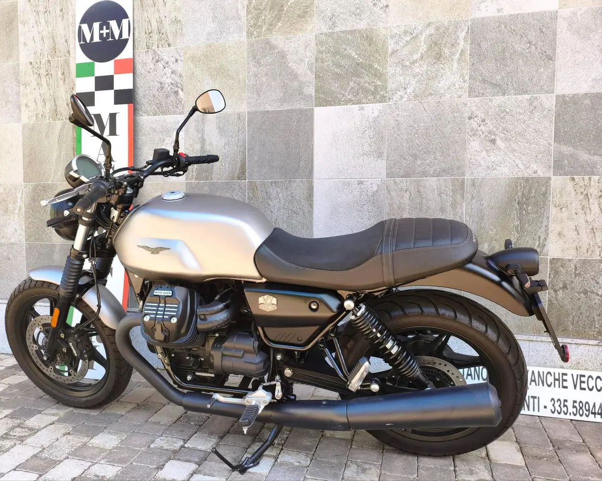 Moto Guzzi V7 Stone (2021 - 24) (7)