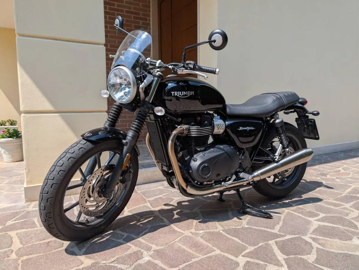 Triumph Street Twin 900 (2017 - 18) (2)