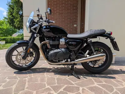 Triumph Street Twin 900 (2017 - 18) usata
