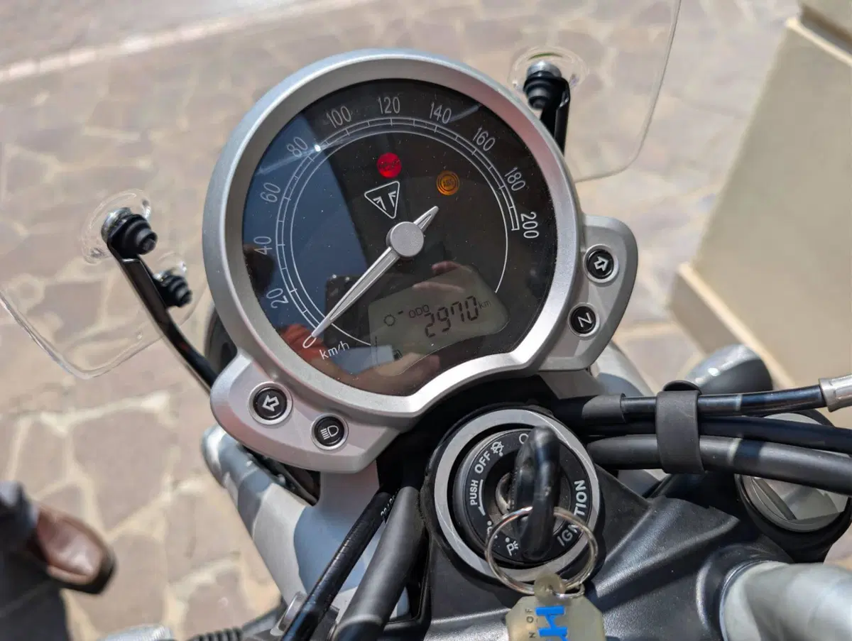Triumph Street Twin 900 (2017 - 18) (5)