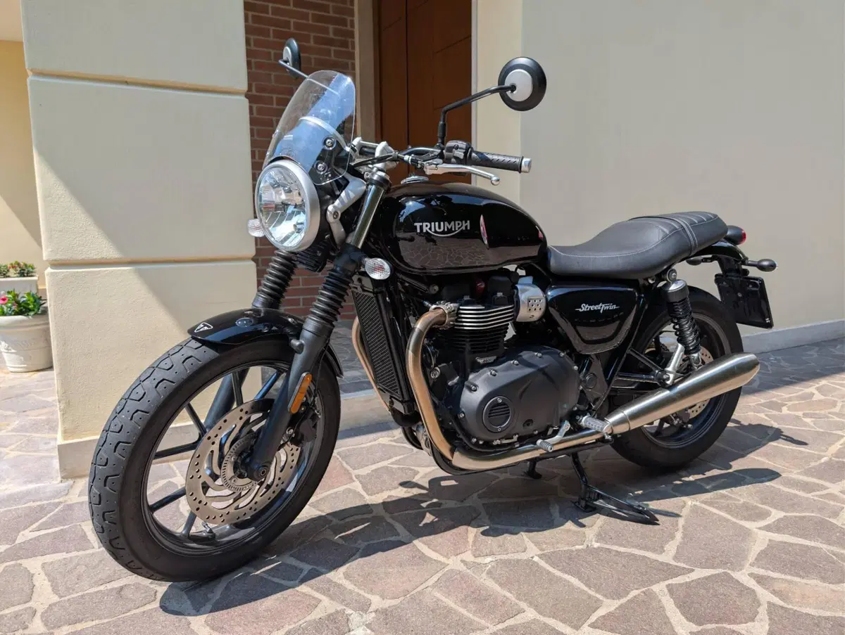 Triumph Street Twin 900 (2017 - 18) (4)