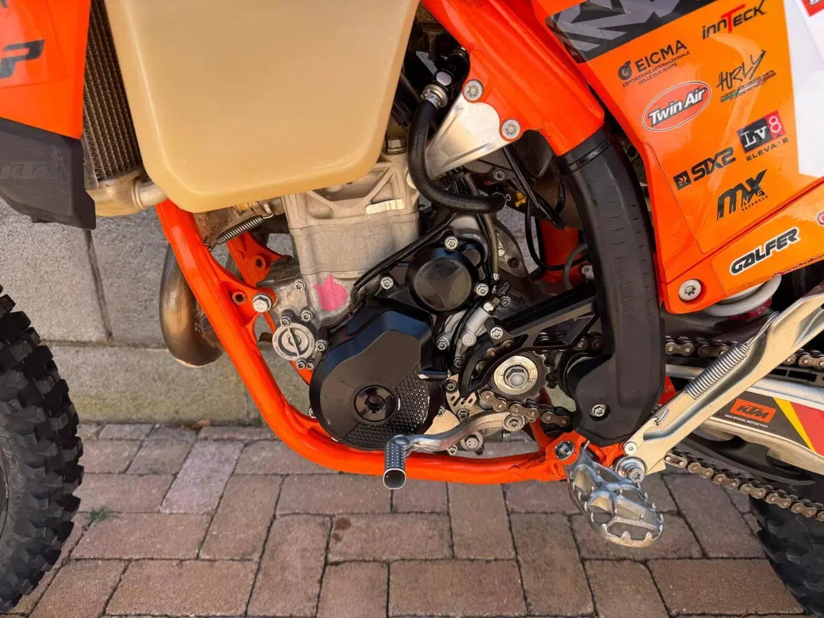 KTM 350 EXC-F Six Days (2025) (3)