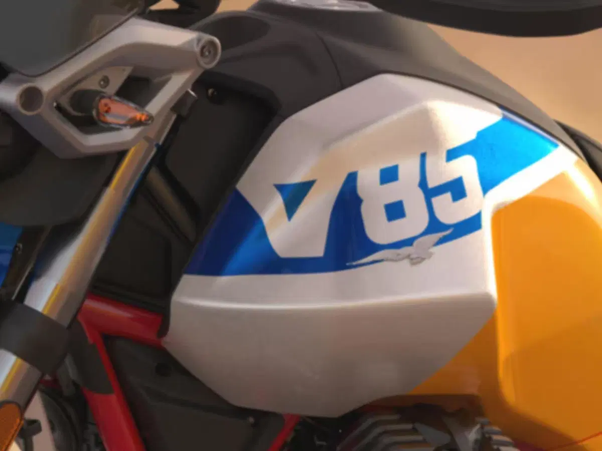Moto Guzzi V85 TT (2024 - 26) (3)