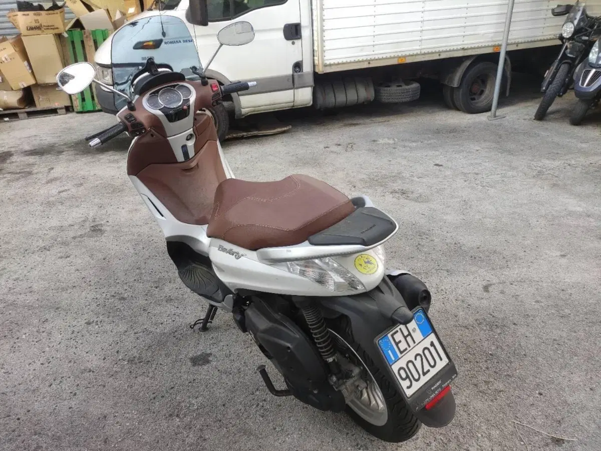Piaggio Beverly 300 i.e. ABS-ASR (2016 - 20) (3)