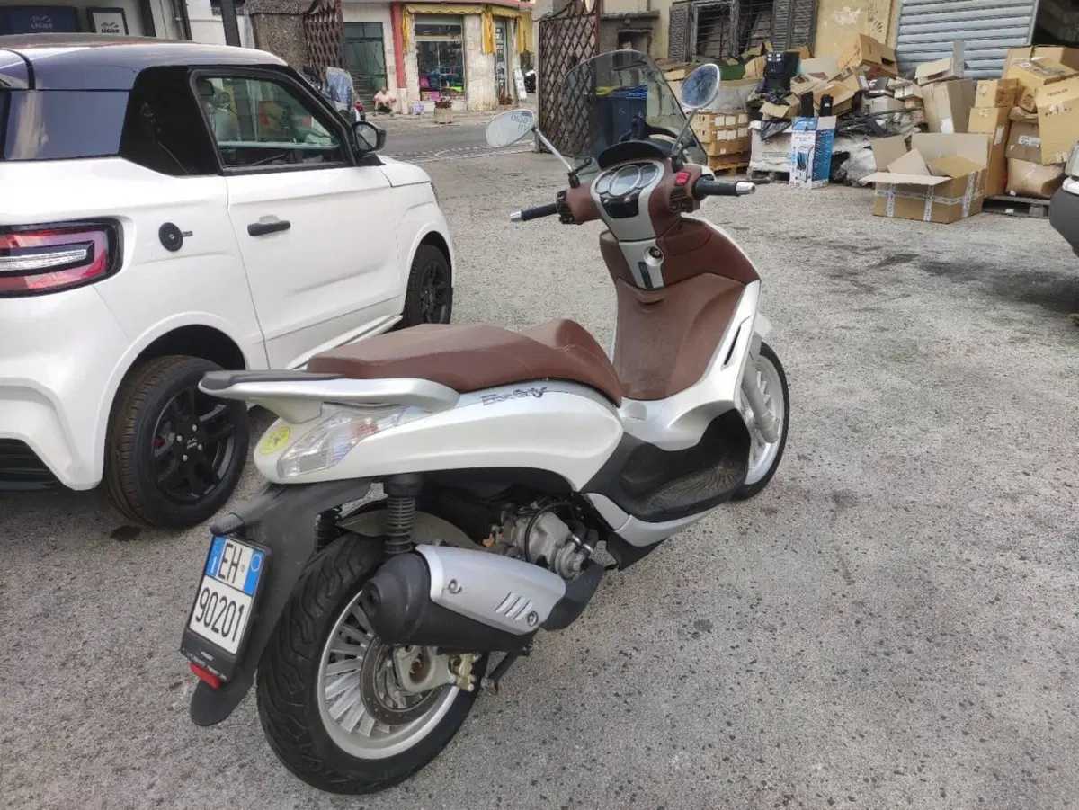 Piaggio Beverly 300 i.e. ABS-ASR (2016 - 20) (4)