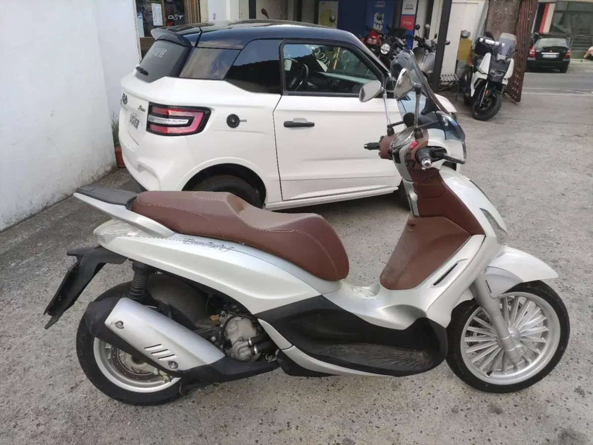 Piaggio Beverly 300 i.e. ABS-ASR (2016 - 20) (5)