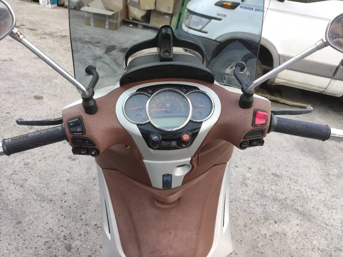 Piaggio Beverly 300 i.e. ABS-ASR (2016 - 20) (8)