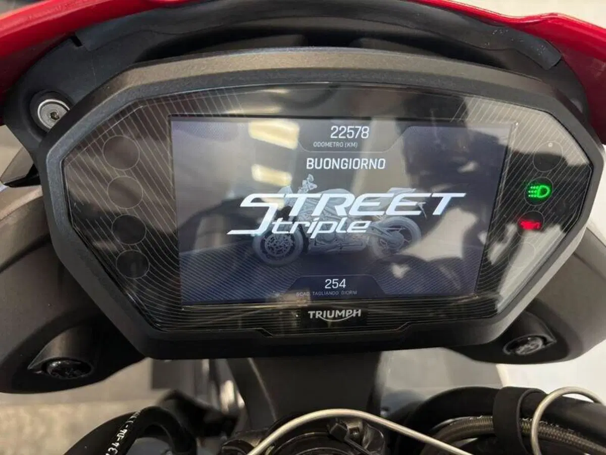 Triumph Street Triple 765 RS (2023 - 26) (3)