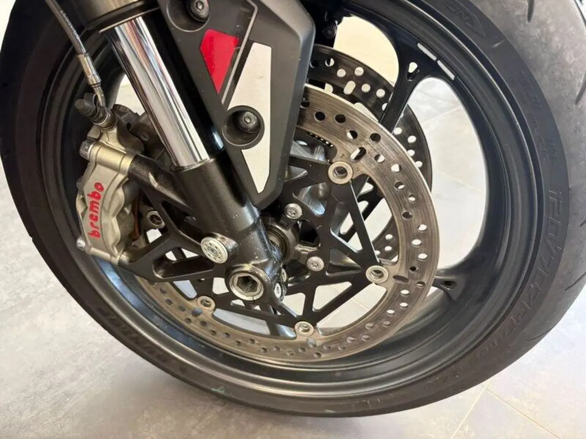 Triumph Street Triple 765 RS (2023 - 26) (7)