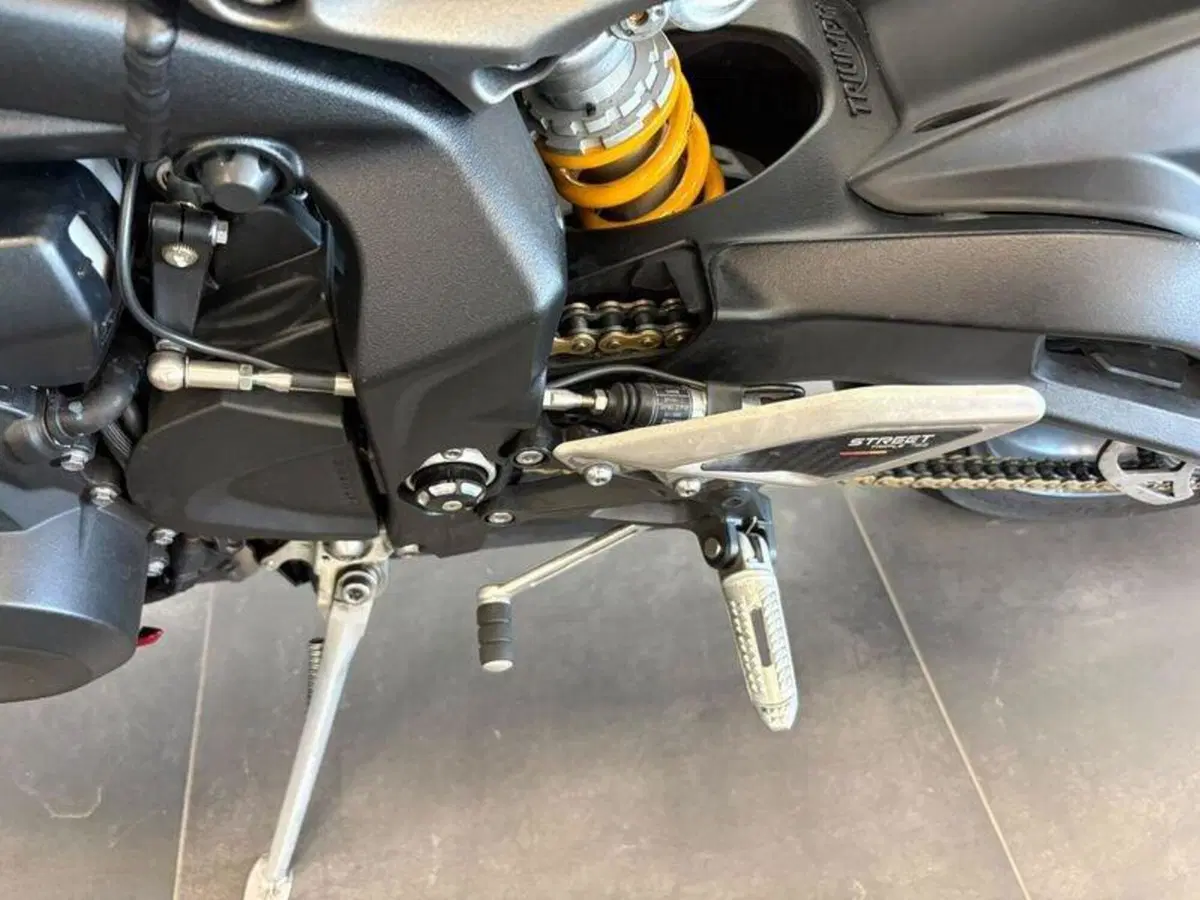 Triumph Street Triple 765 RS (2023 - 26) (4)