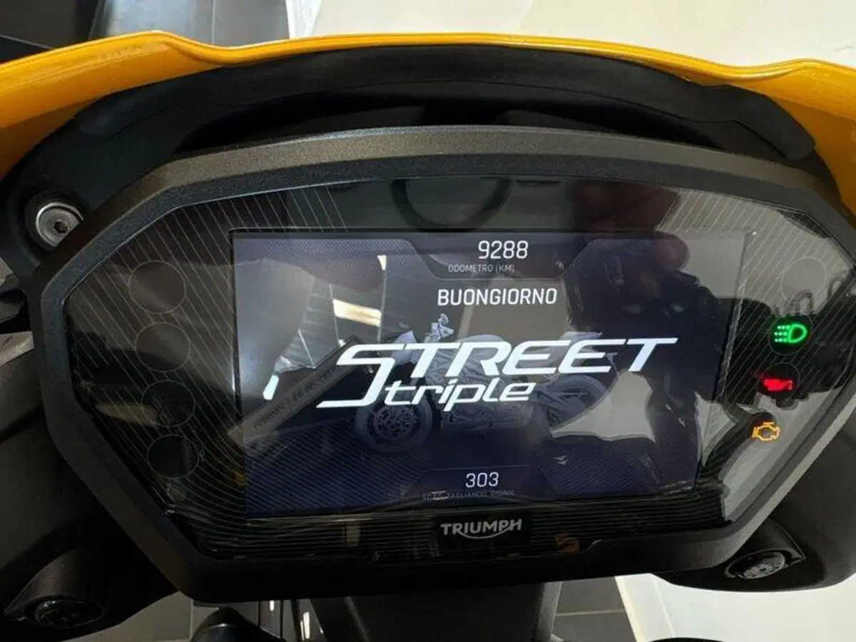 Triumph Street Triple 765 RS (2023 - 26) (3)