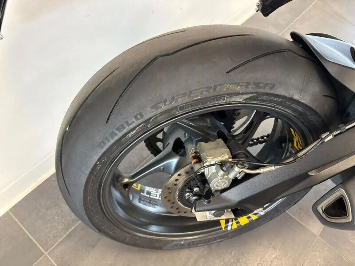 Triumph Street Triple 765 RS (2023 - 26) (9)